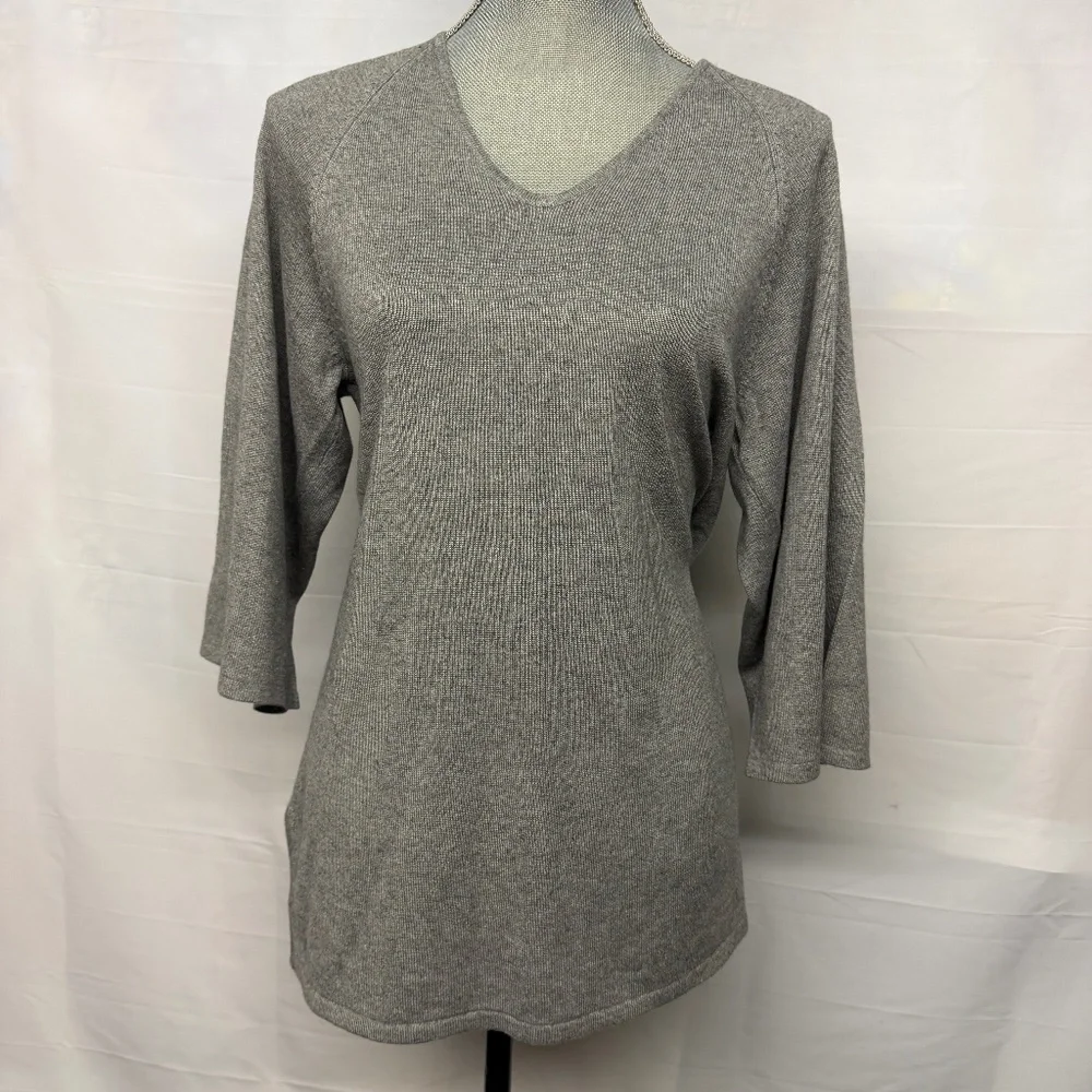 Neiman Marcus ¾ Sleeve V-neck Sweater– Size Medium